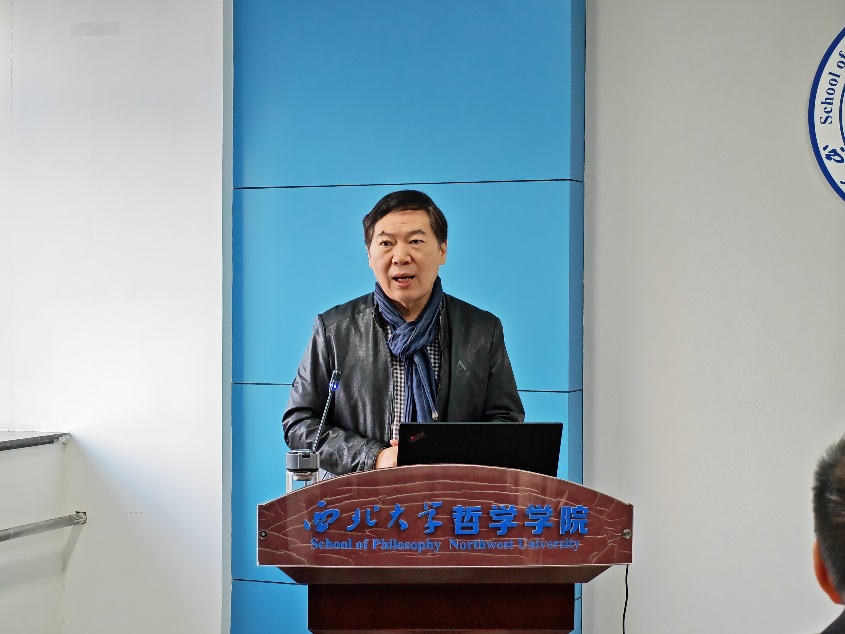 图片包含 人, 室内, 男人, 站描述已自动生成